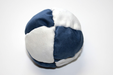 Sinivalkoinen footbag -pallo