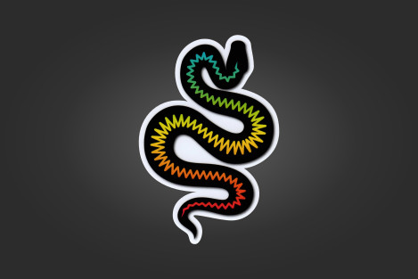 Mutkalla oleva käärme värikkäällä siksak selkäkuviolla